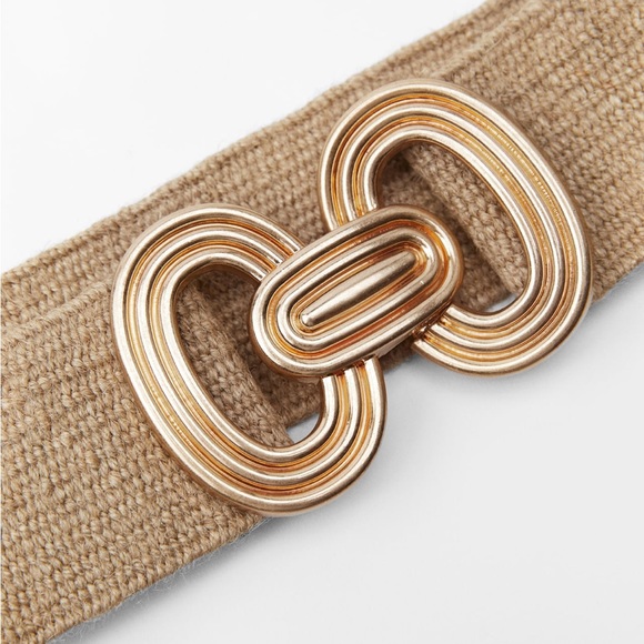 Zara limited edition buckle belt you cannot miss - Picture 4 of 4